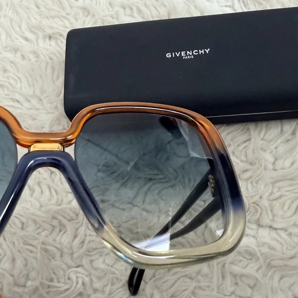 Givenchy Women’s GV7106/s oversized ombré square frame sunglasses Givenchy Multicolor GV7106/S Oversized Square Sunglasses  main image 2